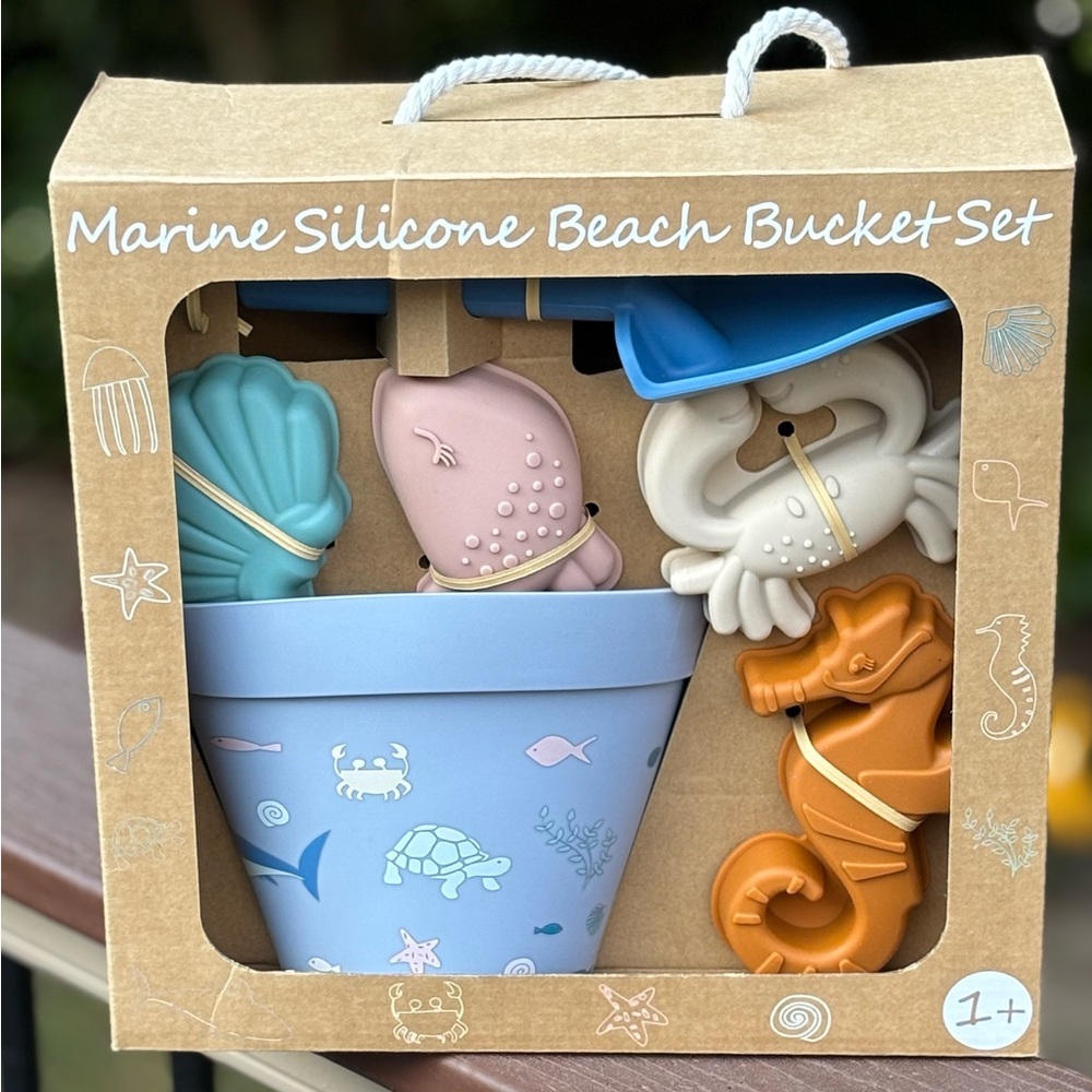 Beach Bucket Set  Blue  Pink Orange Marine Silicone New in Box Take it